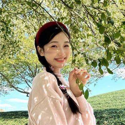 闪耀的她
